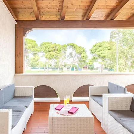Daire Flacher Rasen Links By Interhome